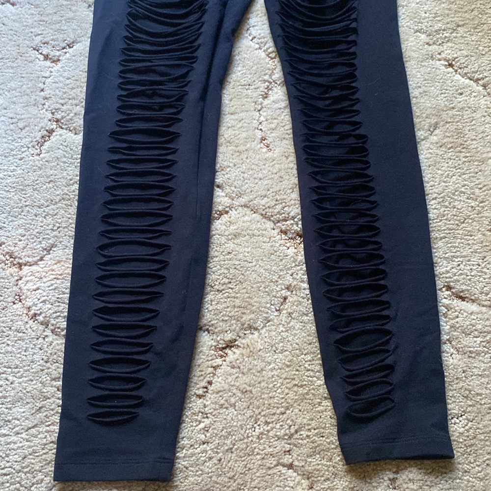 🧡2/$15🧡 NWOT Express Ripped Leggings - Picture 4 of 7